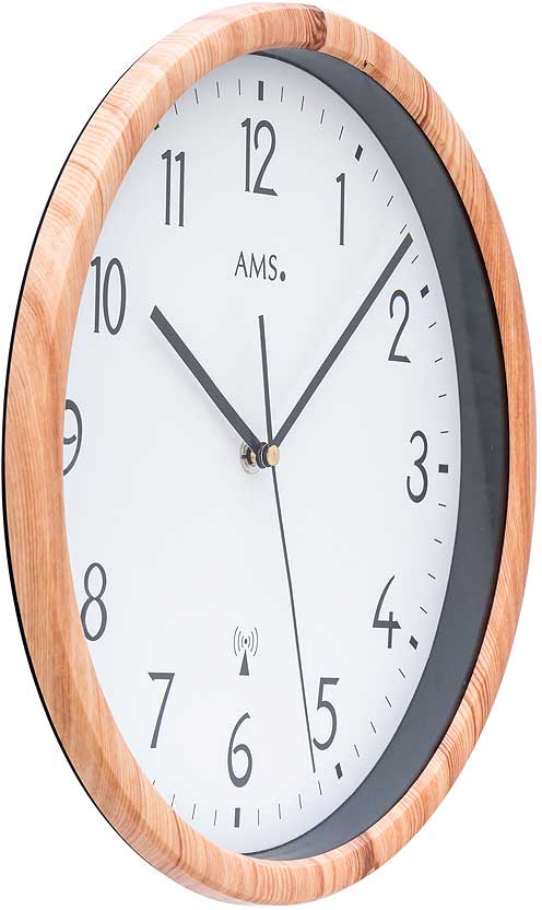 AMS Wanduhr 30x30x6 cm Kunststoff • Funkgesteuert • Zeitloses Design