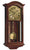 Nussbaumfarbene Wanduhr mit Holzgehäuse und offenem Pendel, römischem Zifferblatt