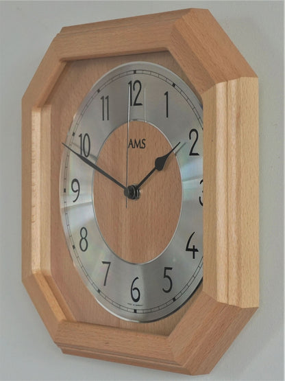 AMS Wanduhr 26x26x5 cm Holz • Funkgesteuert • Edles Buchenholzdesign