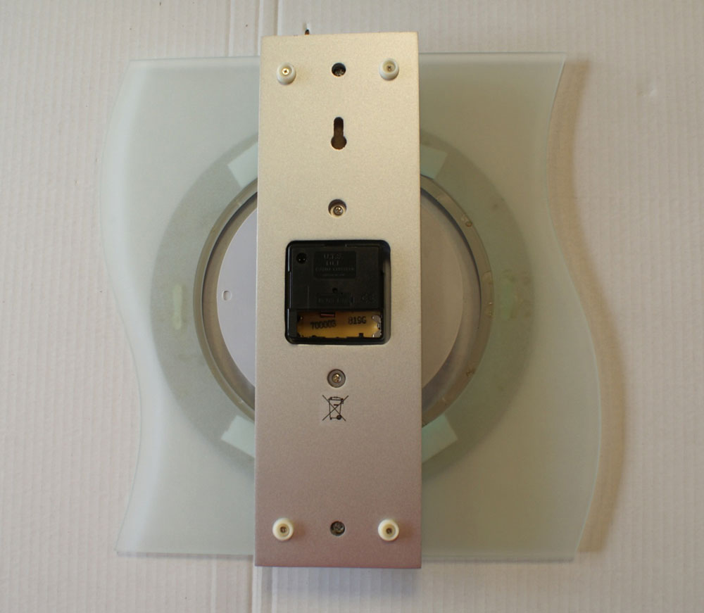 Funkwanduhr modern 30 x 32 x 6 cm - AMS Modell: 5909