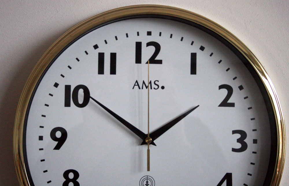 Wanduhr klassisch Funkwanduhr 32 cm - AMS Modell: 5963