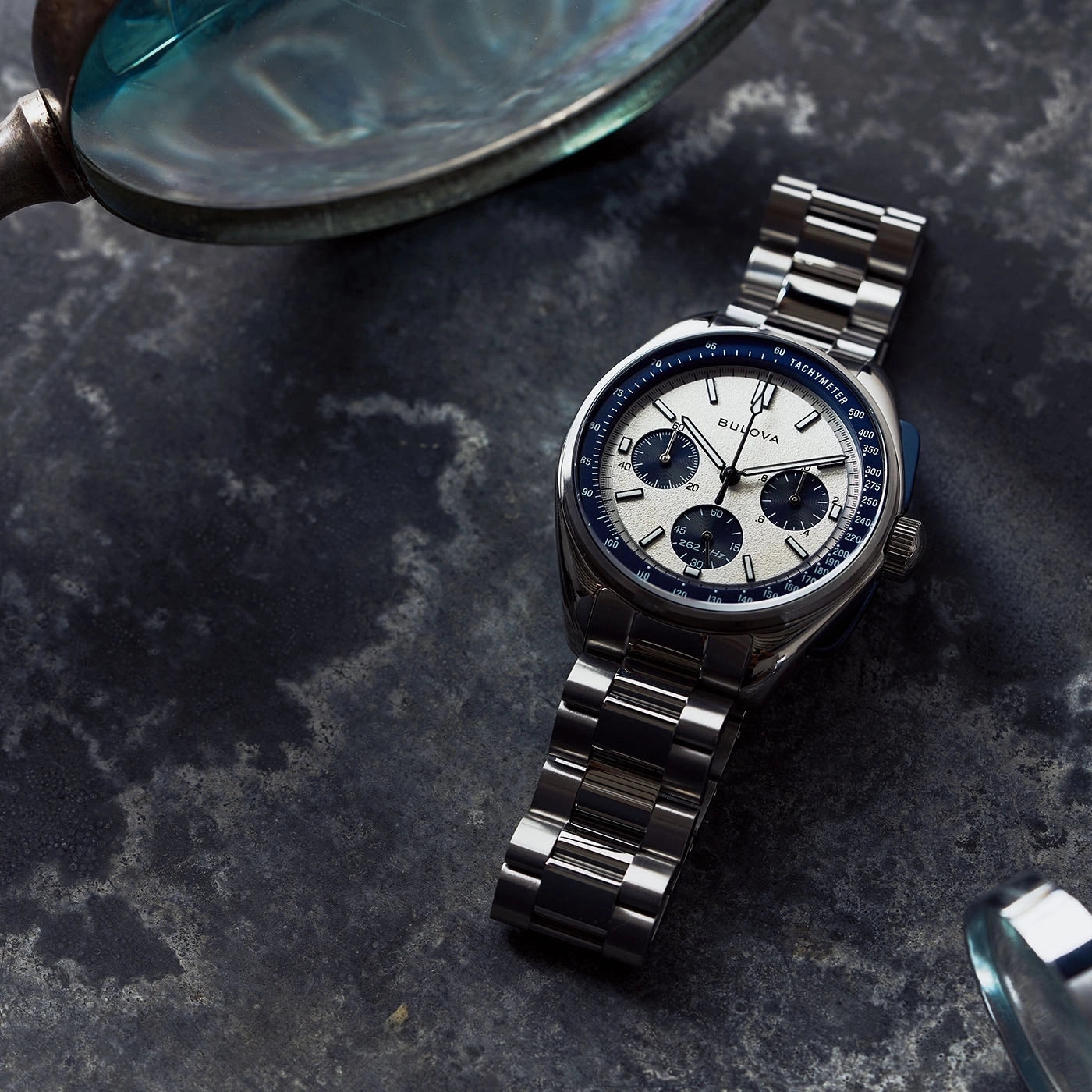 Bulova Lunar Pilot 98K112 Herren Uhr • Hochpräzises Quarzwerk • Saphirglas