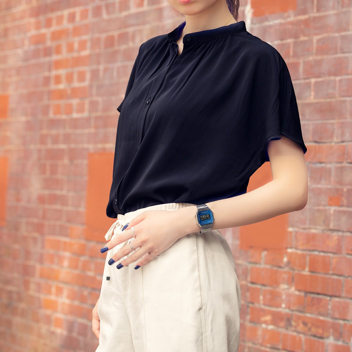 Casio Vintage A168WEM-2BEF Uhr • Blaues Spiegel-Display • Edelstahlarmband