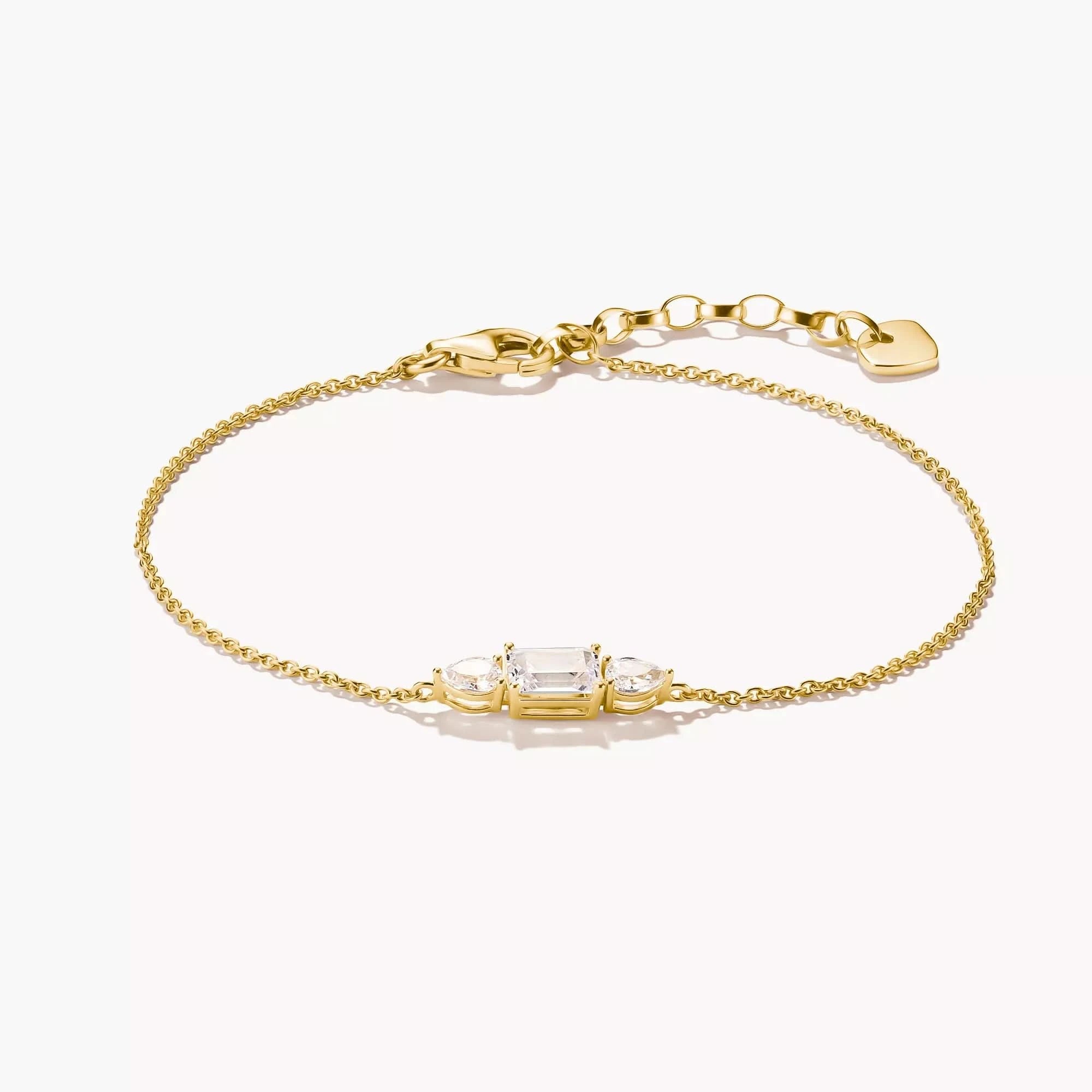 Goldfarbenes Damenarmband mit Zirkonia-Steinen und Schließe