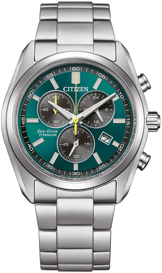 Citizen Super Titanium Herrenuhr mit smaragdgrünem Zifferblatt, Chrono-Subziffern und Metallband.
