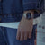 Herrenuhr am Handgelenk mit blauem Zifferblatt und silbernem Metallarmband