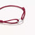 Textilarmband aus rotem Band mit silbernem Verbinder und doppelten Endknoten