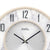 Wanduhr mit weißem Zifferblatt, Marmoroptik, beigem Rahmen, schwarzen Zeigern und AMS-Logo