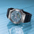 Herrenarmbanduhr mit blauem Zifferblatt, silbernem Rahmen und schwarzem Kautschukarmband