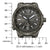 Herrenuhr mit schwarzem Zifferblatt, Leuchtmarkierungen und GMT auf dem Zifferblatt