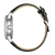 Herrenuhr, Seitenansicht: silberfarbener Gehäuseboden und schwarzes Lederarmband