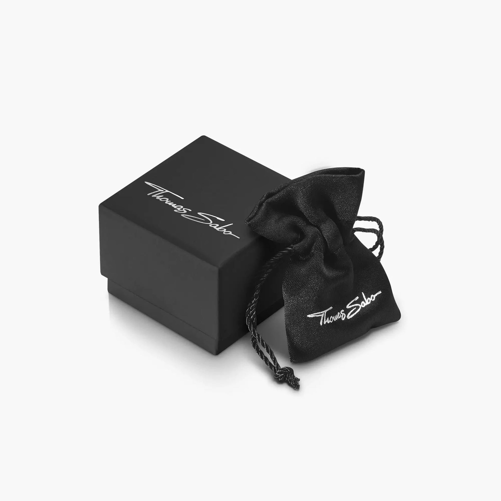 https://www.thomassabo.com/dw/image/v2/AAQY_PRD/on/demandware.static/-/Sites-ts-master-catalog/default/dw1e1323ac/product/P/PE/PE982/PE982-637-21_package1.webp?sfrm=png&bgcolor=F9F7F5