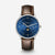 Herrenarmbanduhr mit blauem Zifferblatt und braunem Lederarmband, frontansicht