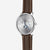 Sternglas Herrenuhr mit braunem Lederarmband, silberfarbenem Gehäuse und blauen Zählern.