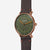 Herrenuhr mit grünem Zifferblatt, orangefarbenen Zeigern und braunem Lederarmband