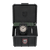 Herrenuhr im schwarzen Aufbewahrungsetui, schwarzes Gehäuse und Textilarmband sichtbar.