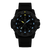 Herrenuhr mit schwarzem Silikonband, schwarzem Zifferblatt und leuchtenden blauen/gelben Anzeigen.