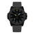 Herrenuhr mit schwarzem Gehäuse, leuchtenden blauen Markierungen, gelbe Zeiger, Datumsfenster, schwarzes Band