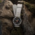 Luminox Herrenarmbanduhr mit grauem Silikonband und rundem schwarzem Zifferblatt