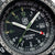 Nahaufnahme der Luminox RECON-Herrenuhr: schwarzes Zifferblatt mit grün leuchtenden Indizes