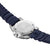 Herrenuhr Rückseite: Edelstahlboden mit Emblem, dunkelblaues Armband mit Prägung.
