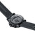Luminox Uhr Rückseite mit Seals-Emblem, schwarzes Armband mit Struktur