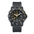 Herrenuhr mit schwarzem Gehäuse, schwarzem Zifferblatt und Silikonarmband.
