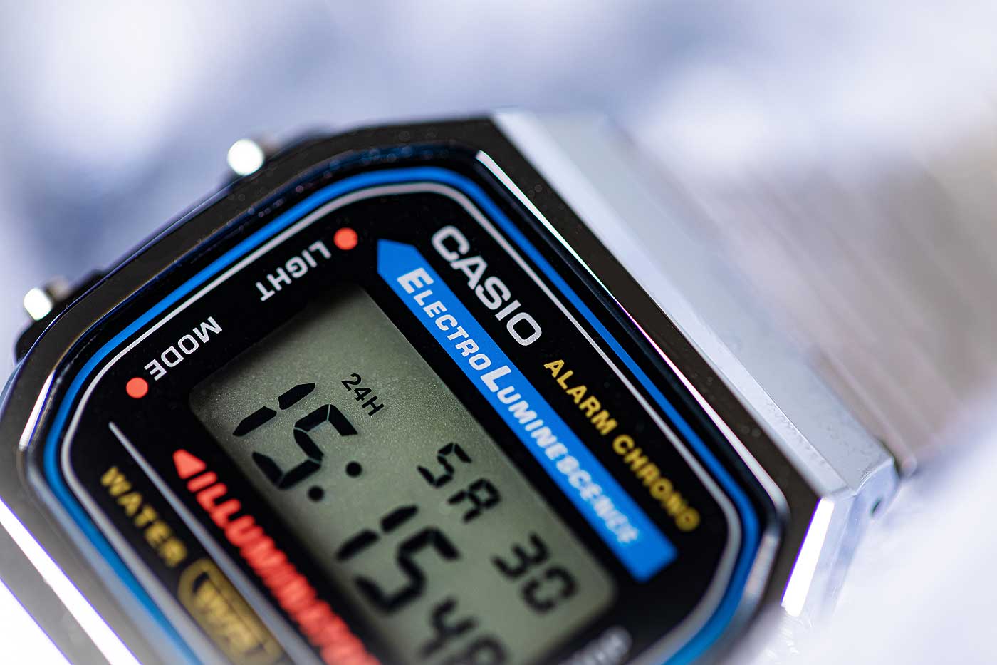 Casio Vintage Iconic A168WA-1YES Uhr • Präzises Quarzwerk • Robustes Edelstahlarmband