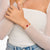 Tennisarmband mit weißen Zirkoniasteinchen und rotem Goldbärenglasstein - Thomas Sabo Modell: A2187-052-10-L19V