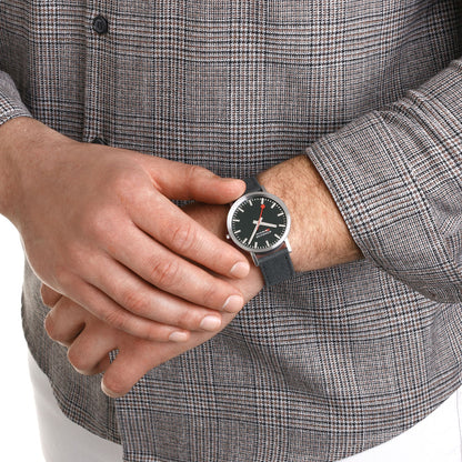 Damen- und Herrenuhr Classic - Mondaine Modell: A660.30360.60SBF