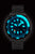 Herrenuhr mit schwarzem Zifferblatt und leuchtendem blauem Markierungsring