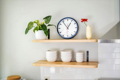 Hermle Wanduhr 30x30x5 cm Edelstahl • Quarz Uhrwerk • Modernes Design