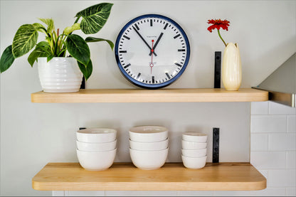 Hermle Wanduhr 30x30x5 cm Edelstahl • Quarz Uhrwerk • Modernes Design