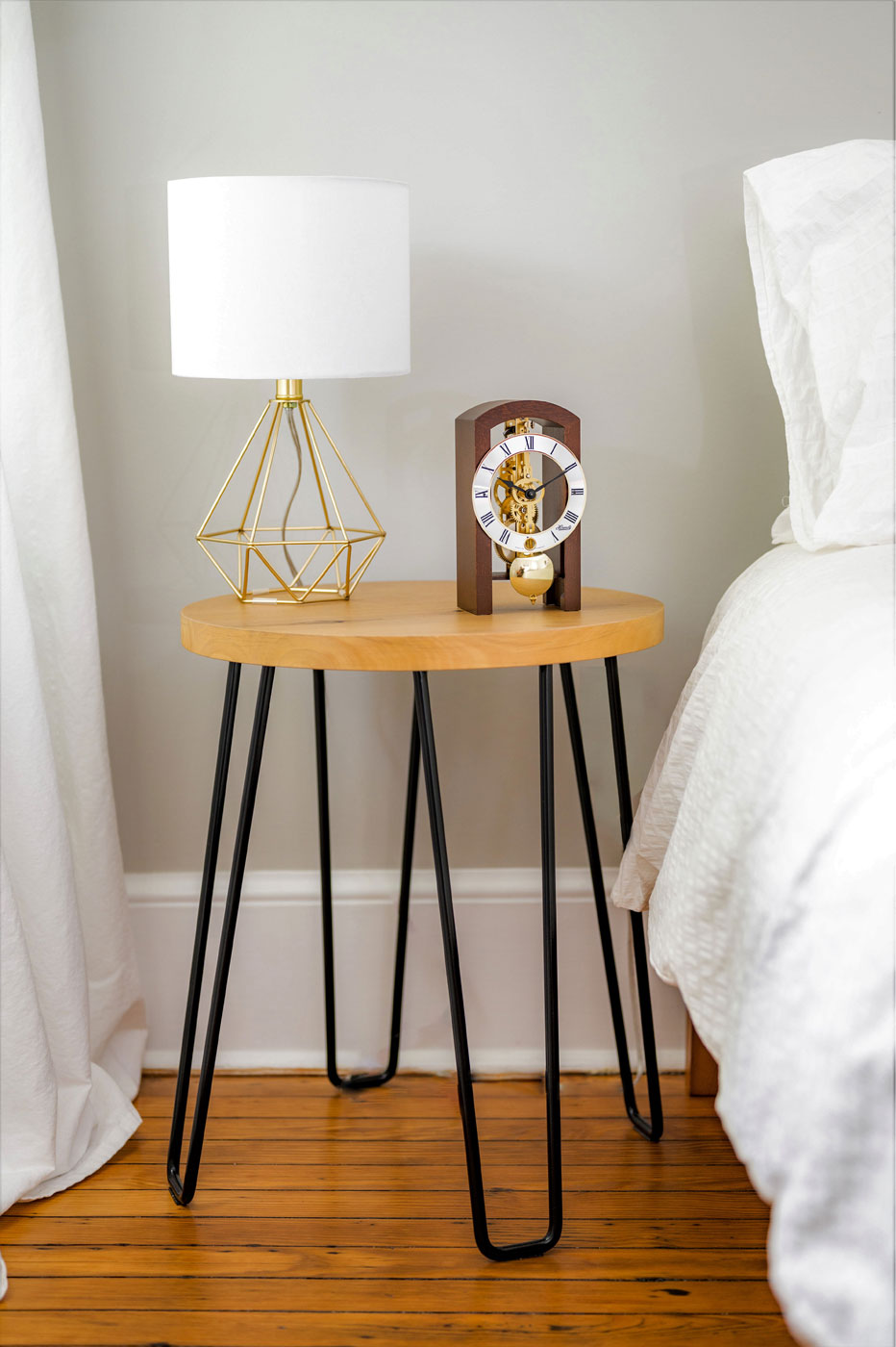 Hermle Tischuhr 18x9x11 cm Holz • Mechanisches Skelettwerk • Elegantes Design