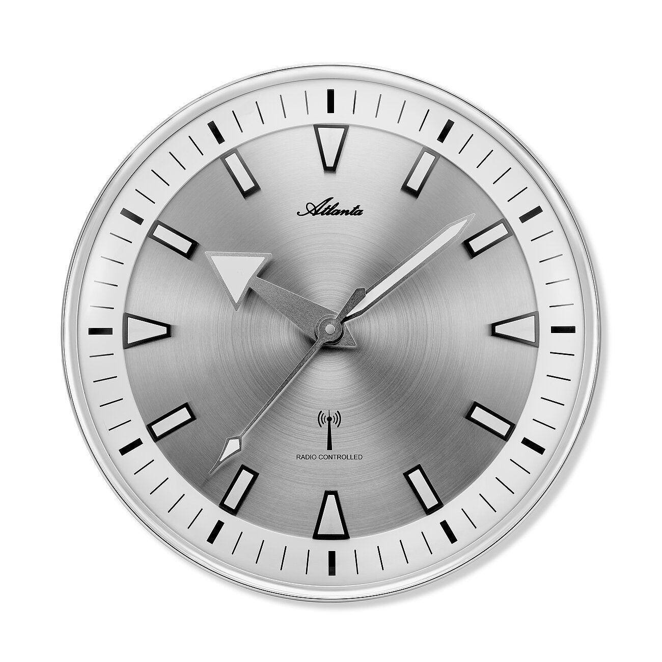 Runde Wanduhr mit silbernem Zifferblatt, erhabenen Indizes und Zeigern, Funk-Icon