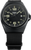Herrenuhr frontal: schwarzes Gehäuse, schwarzes Zifferblatt mit grün leuchtenden Indizes