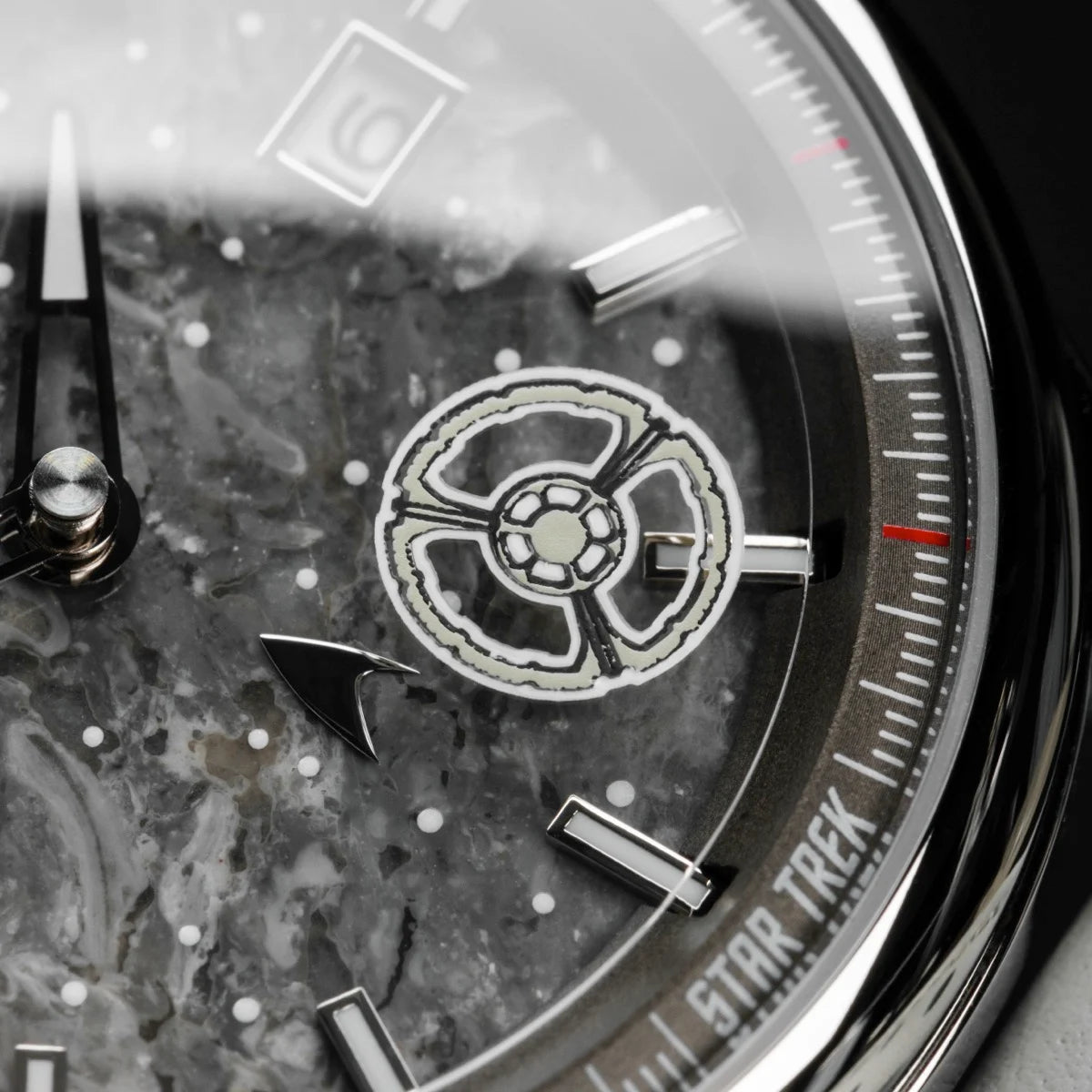 Holzkern DS9 HOLZKERN-DS9 Uhr • Einzigartiges Marmor-Zifferblatt • Lumineszierende Zeiger