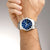 Herren-Chronograph am Handgelenk mit blauem Zifferblatt und Edelstahlband