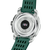 Rückansicht der Uhr mit silbernem Edelstahlboden und grünem Silikonarmband