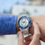 Festina Herrenchronograph am Handgelenk mit blauem Ziffernblatt