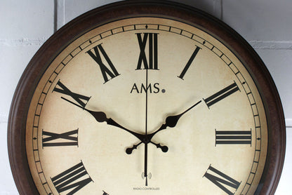 Funkwanduhr hellbraunes Zifferblatt, Metall - AMS Modell: 5977