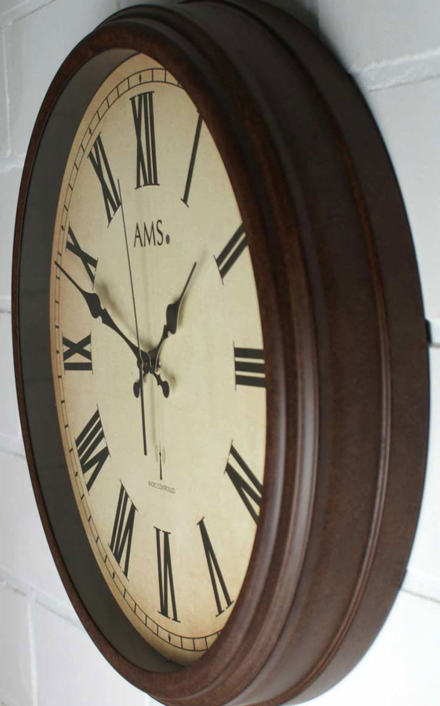 Funkwanduhr hellbraunes Zifferblatt, Metall - AMS Modell: 5977