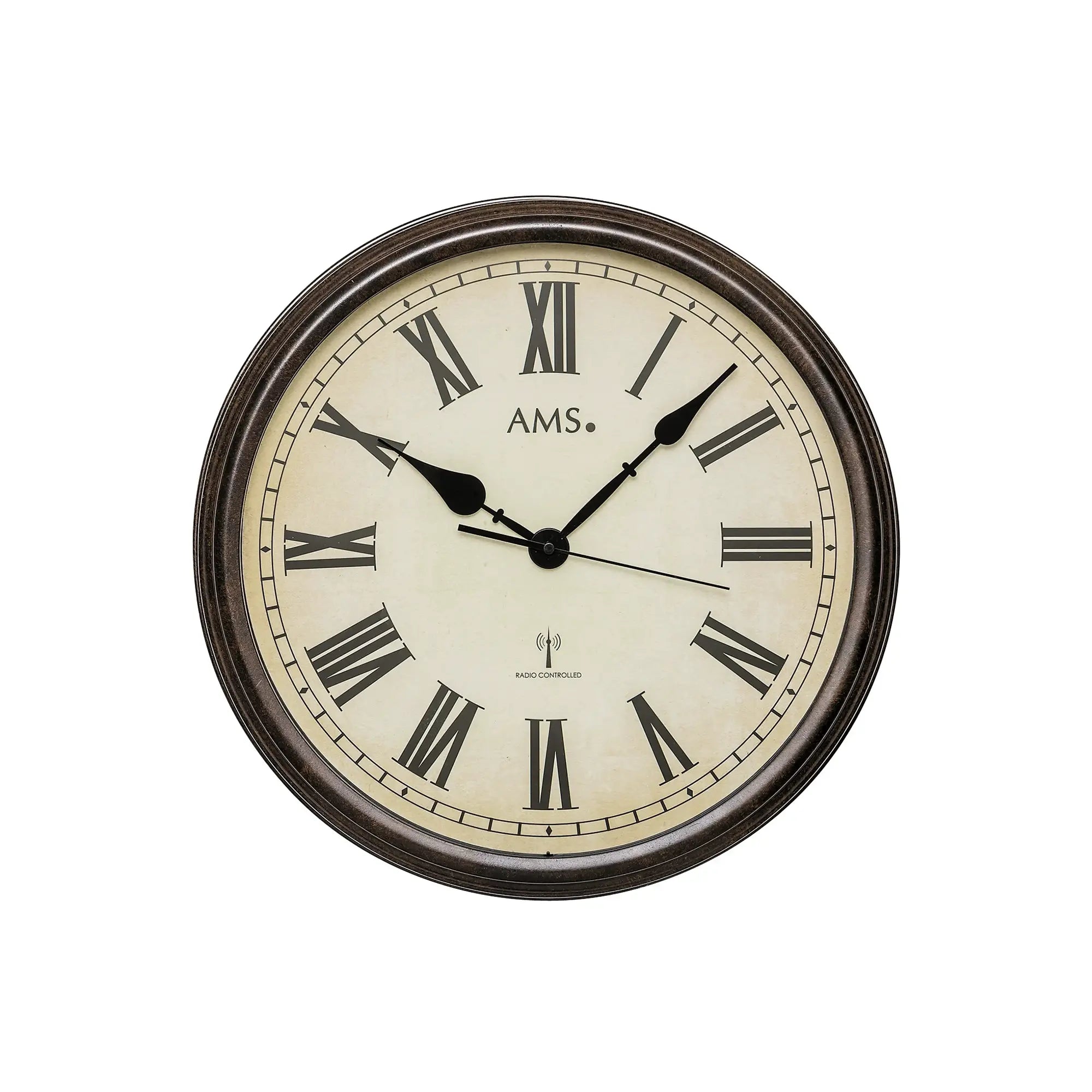 Wanduhr mit silbernem Metallrahmen, beigem Zifferblatt und römischen Zahlen, AMS