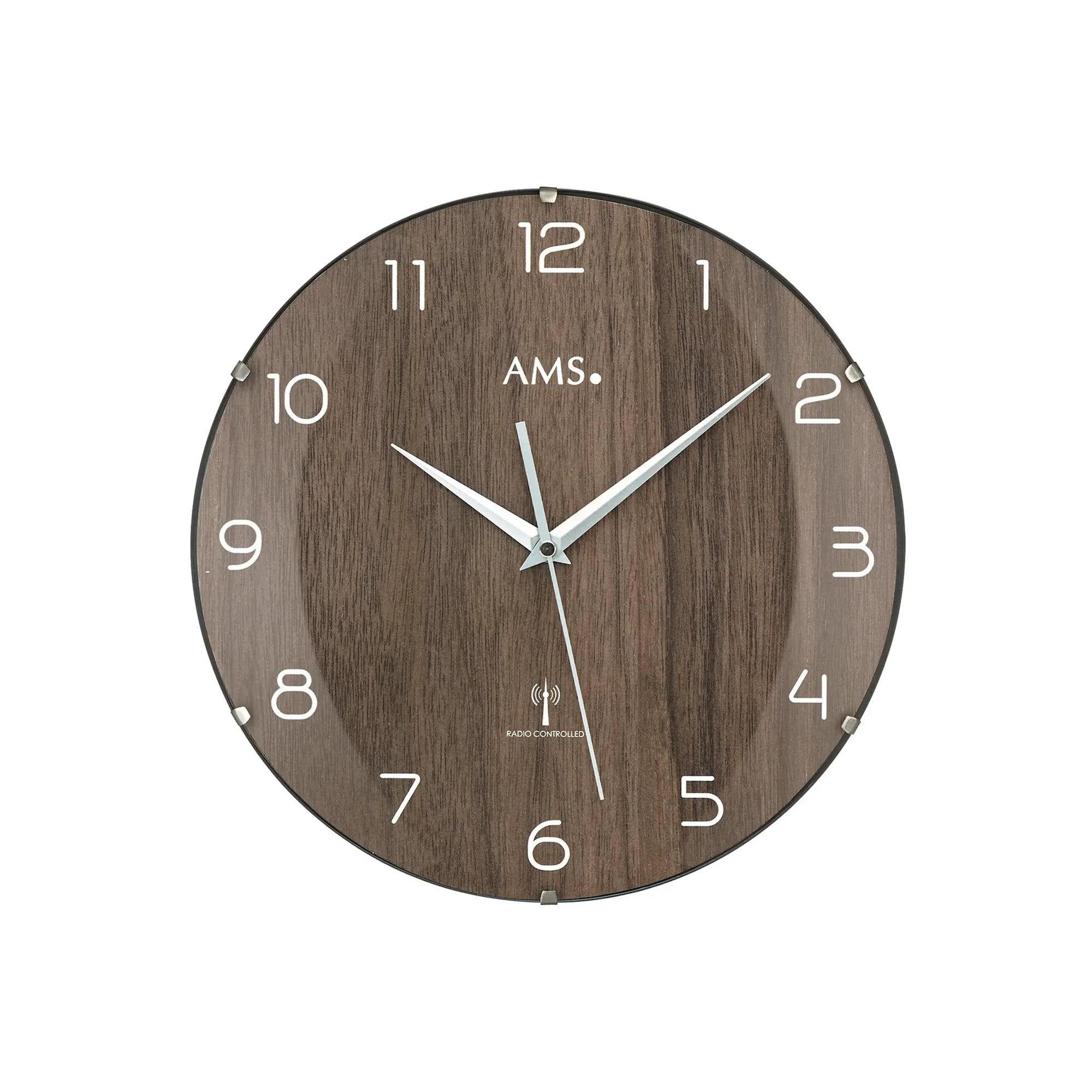 AMS Funk-Wanduhr, nussbaumfarbene Holzoptik, weiße Ziffern und Zeiger