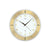 Runde Wanduhr mit weißem Ziffernblatt, goldfarbener Einfassung und schwarzen Zeigern