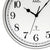 Runde Funk-Wanduhr mit silbernem Rand, schwarzem Ziffernblatt, schwarzen Zeigern und AMS-Logo