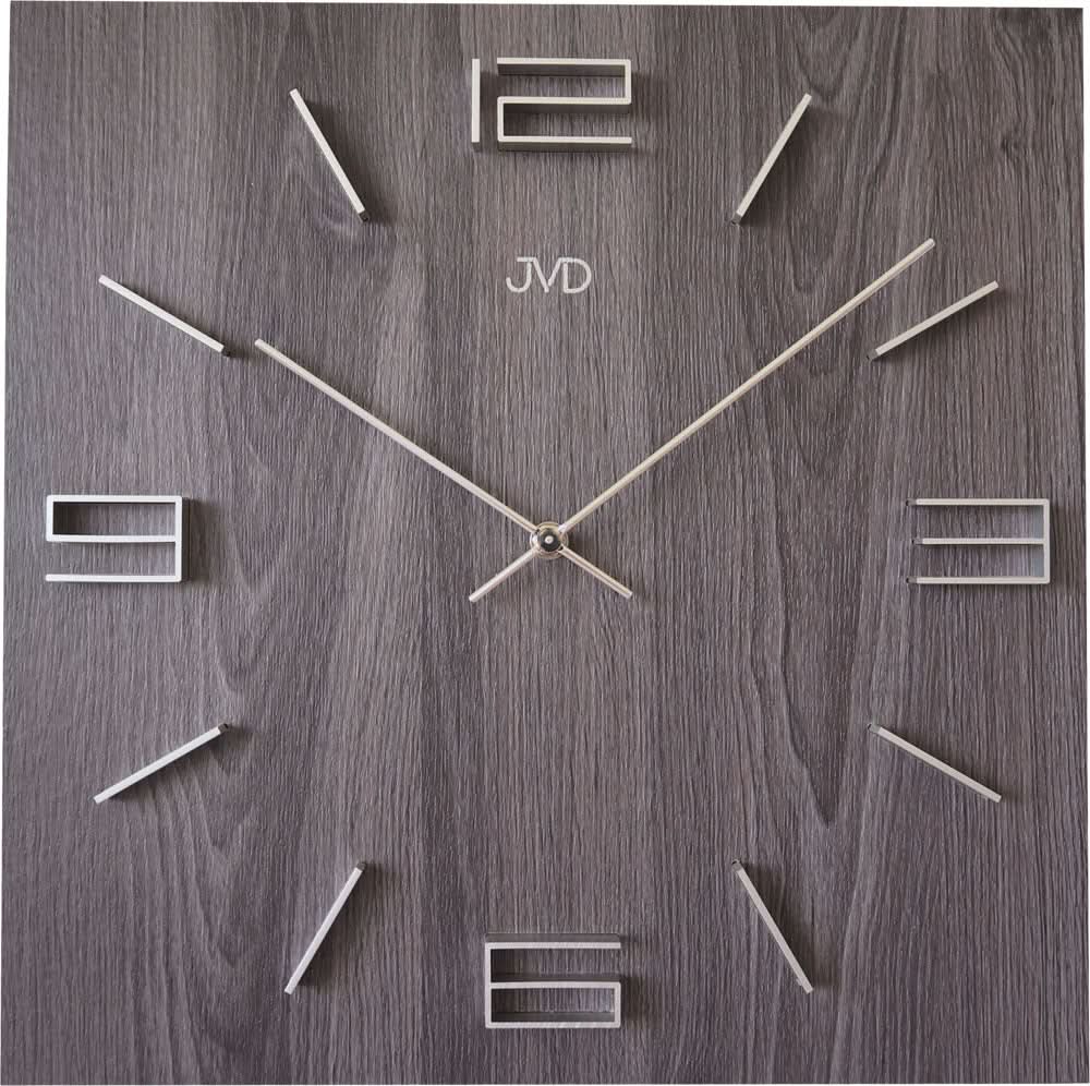 Holz-Wanduhr mit silbernen Zeigern, Ziffernmarkierungen und JVD-Logo