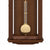 Wanduhr-Pendel mit goldenen Stäben und beigefarbener Kugel im Holzgehäuse