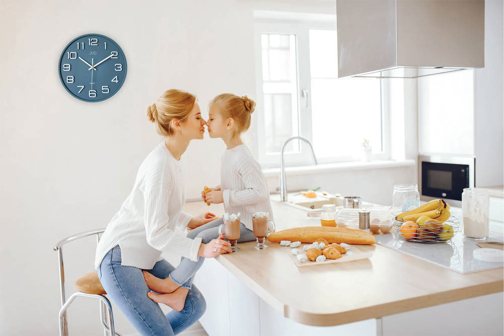 JVD Wanduhr 31x31 cm Kunststoff • Geräuschloses Uhrwerk • Modernes Design