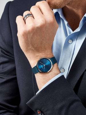 Bering Ultra Slim 17039-307 Uhr • Kratzfestes Saphirglas • Blaues Milanaise-Armband